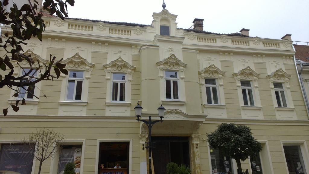 Baross Boutique Apartman Győr Eksteriør bilde